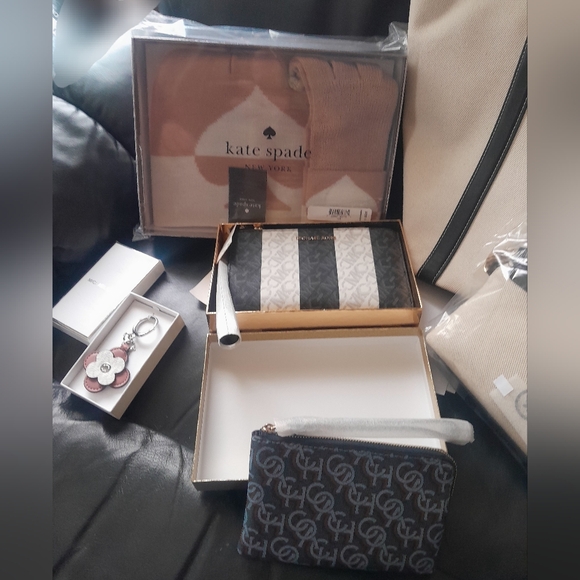 New Multi Items Coach ,Michael Kors,Kate Spade NWT 🌸 6 Items Great Items - Picture 6 of 15